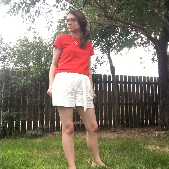 White high waisted retro-style shorts - Picture 3 of 4